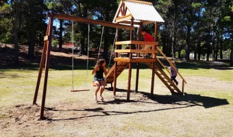 Poniendo linda a la plaza de Monte Rincn